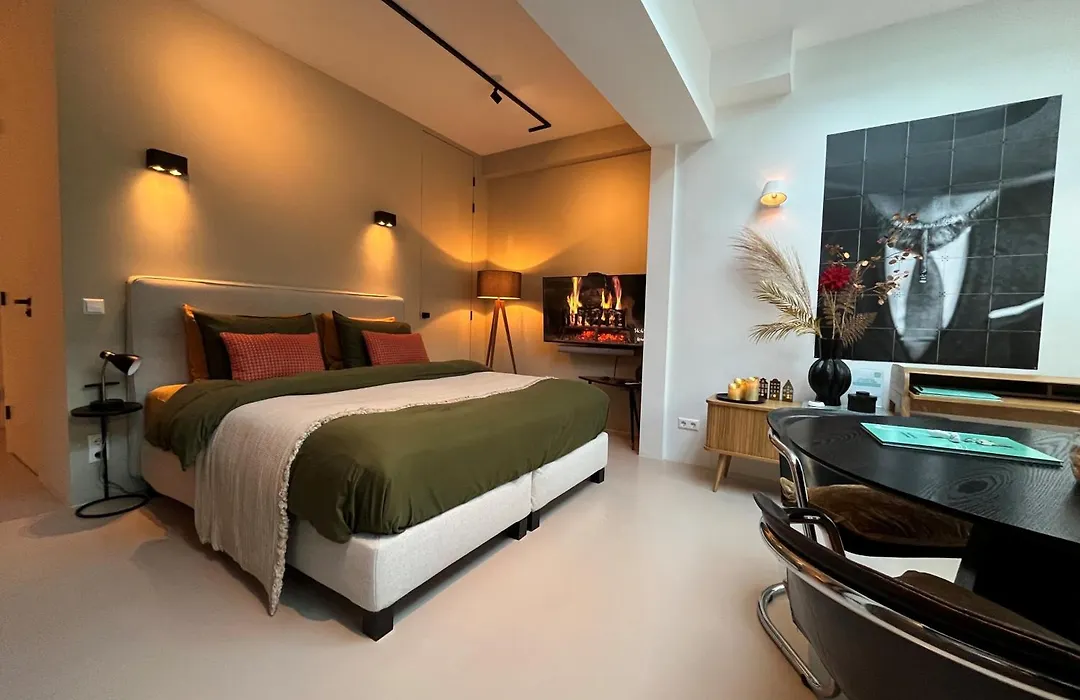 B&B Urban Oasis With Free Parking-1