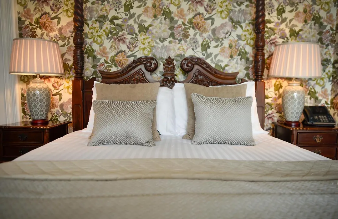 Glenesk Hotel-1