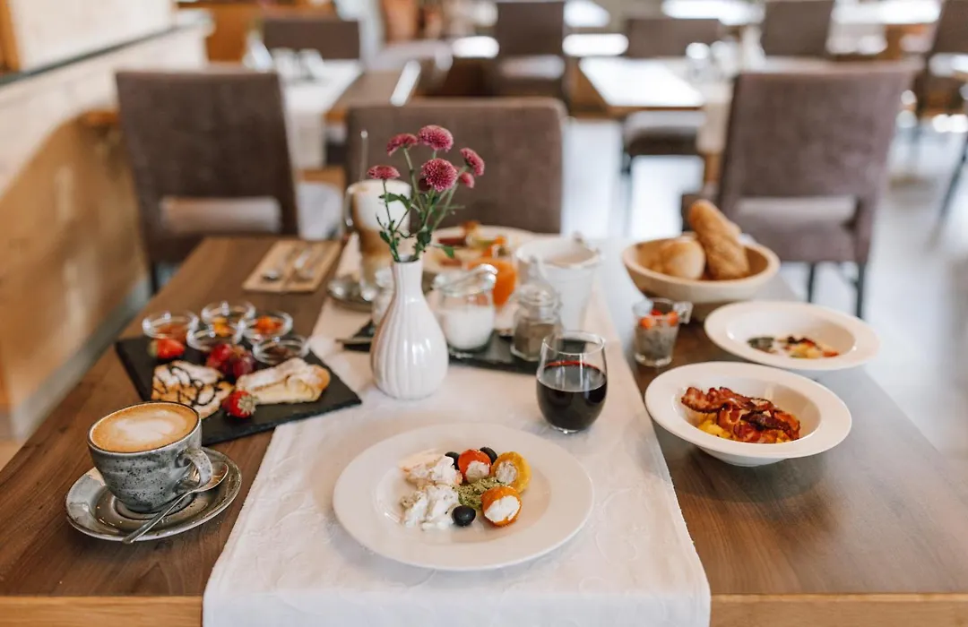 Hotel Garni Melanie-1