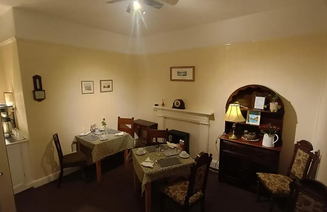 Hazeldene Guest House - With Free Offsite Health Club-1