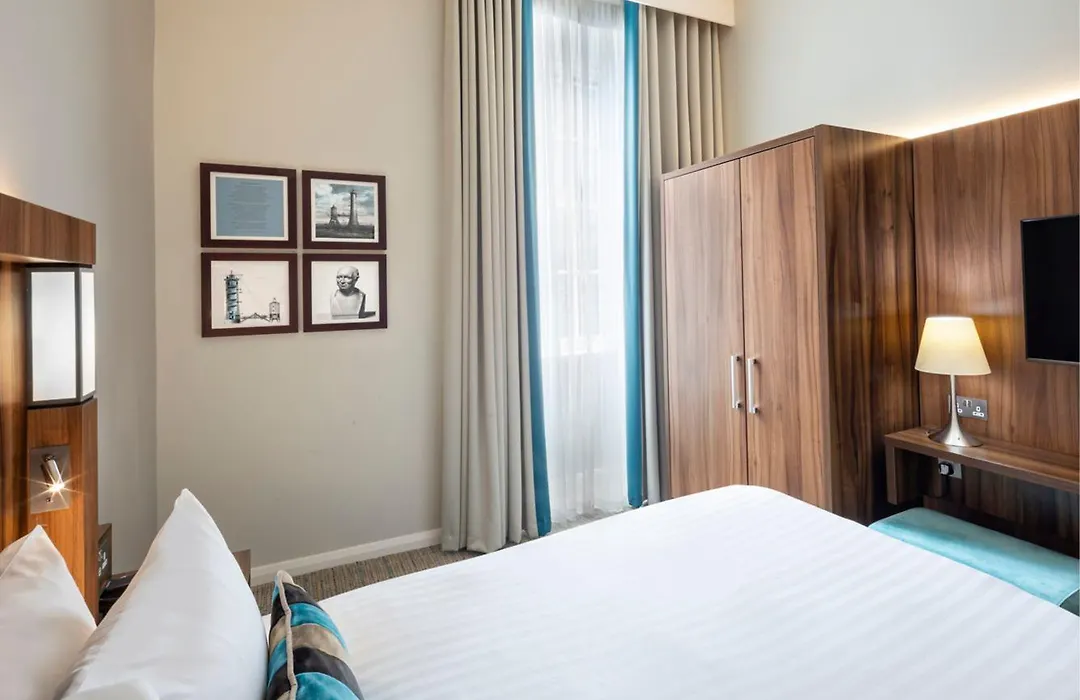 Courtyard By Marriott Edinburgh-1