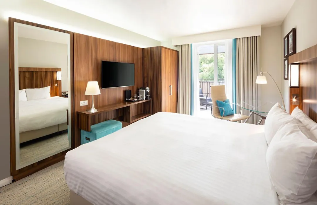 Courtyard By Marriott Edinburgh-1