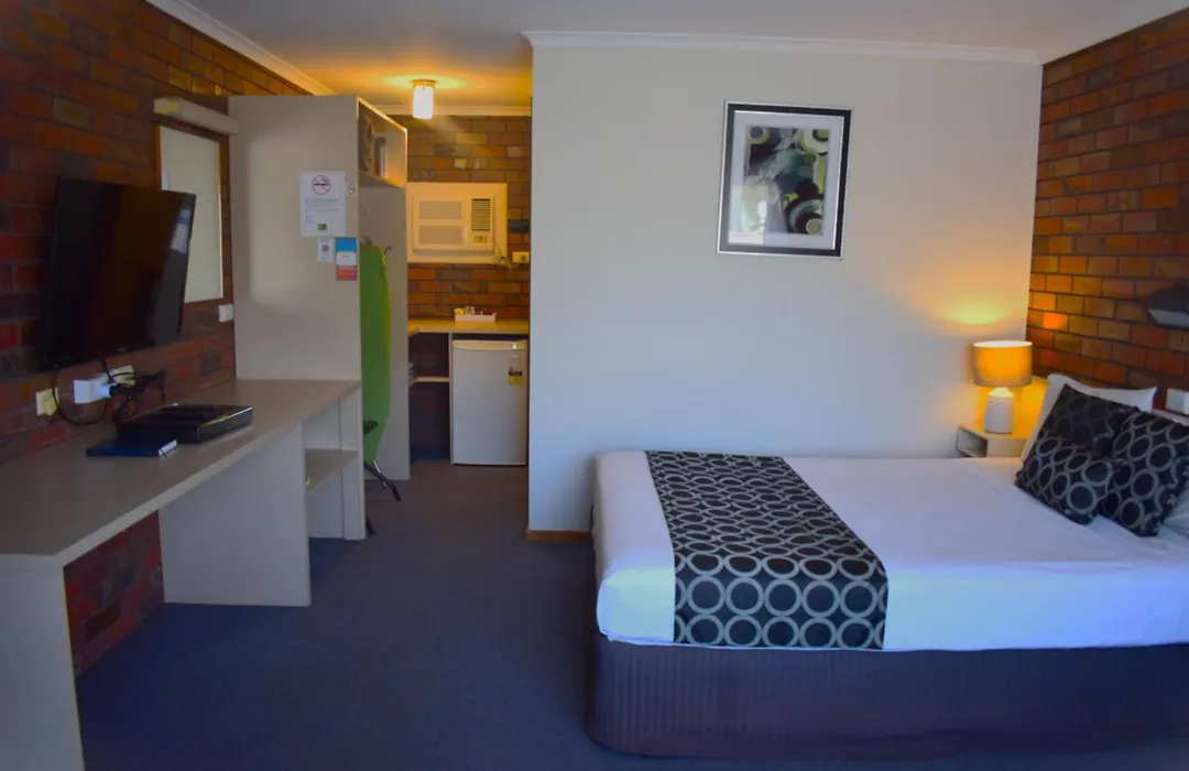 Coorrabin Motor Inn-1