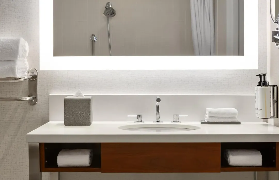 Crowne Plaza Seattle - No Resort Fee - Newly Renovated Ihg Hotel-1