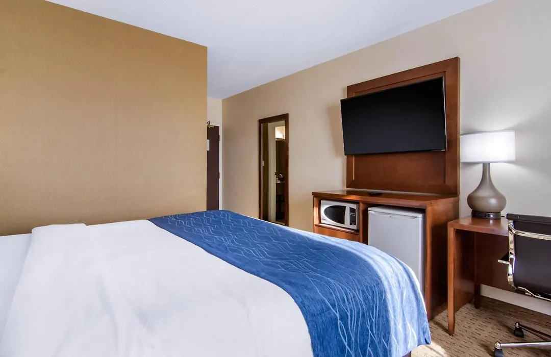 Comfort Inn & Suites-1