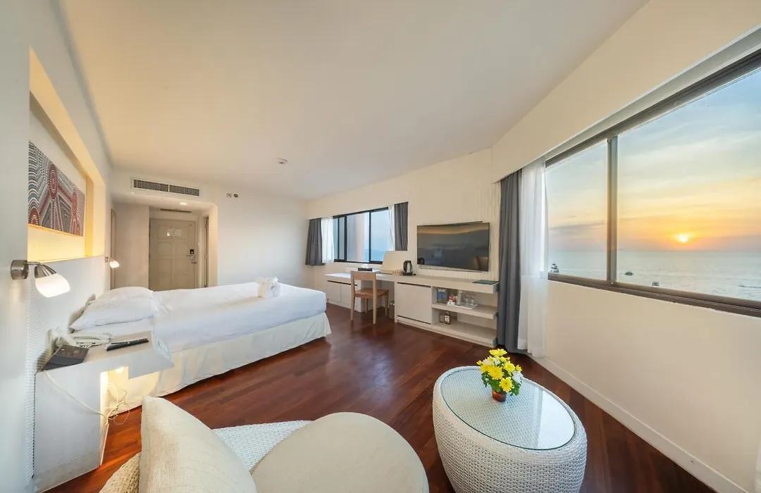 Jomtien Palm Beach Hotel & Resort - Family-Friendly-1