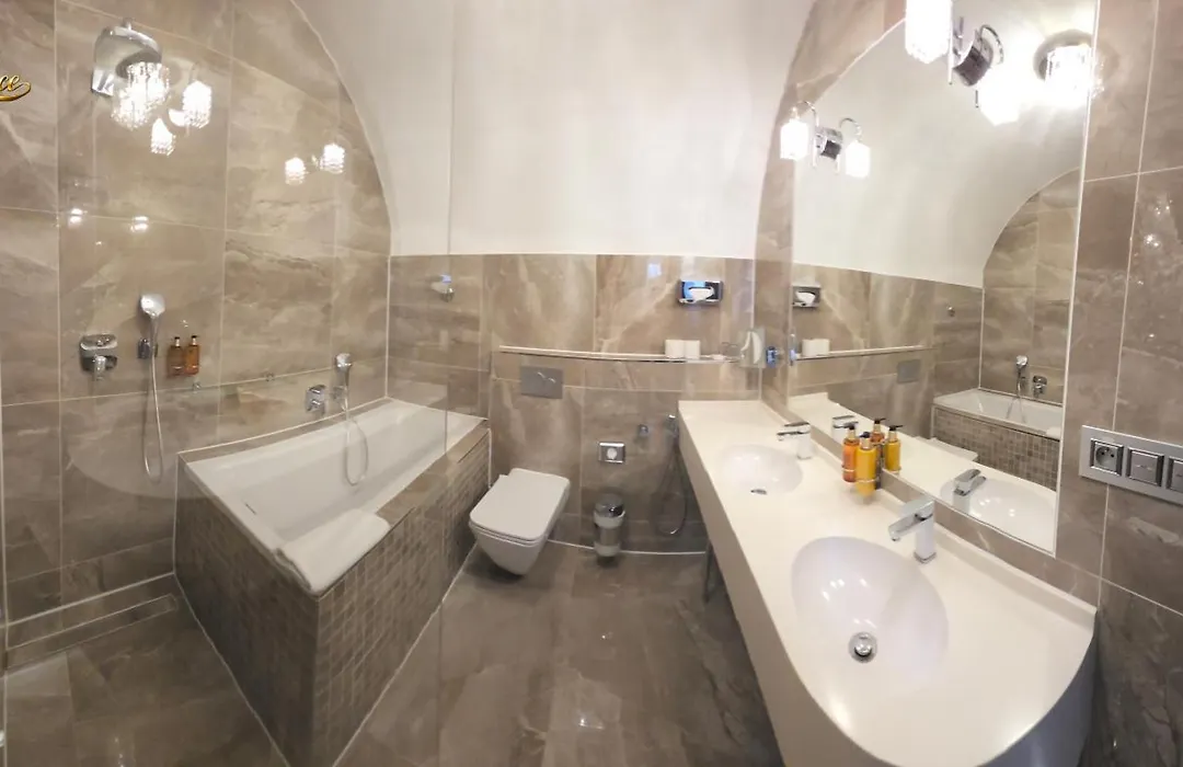 Hotel Grand-1