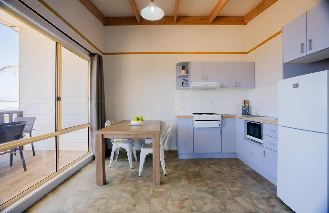 Tuross Beach Cabins & Campsites-1