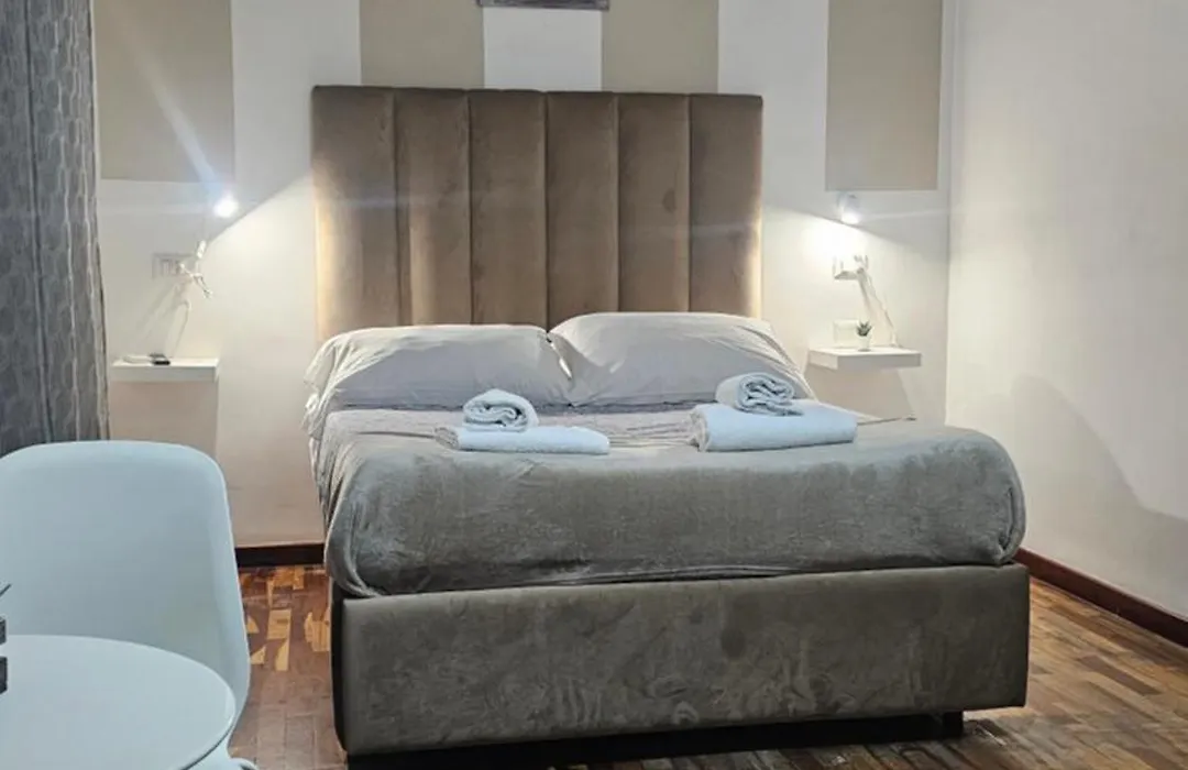 B&B Napoli Centrale Room&Jacuzzi-1
