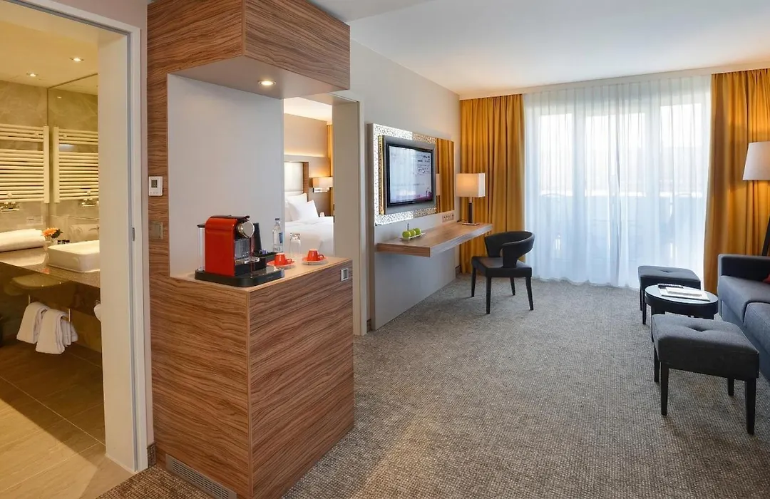 Best Western Plus Delta Park Hotel-1