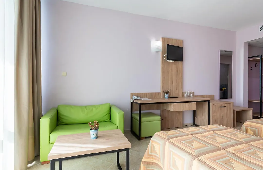Ivana Palace Hotel - Free Parking-1