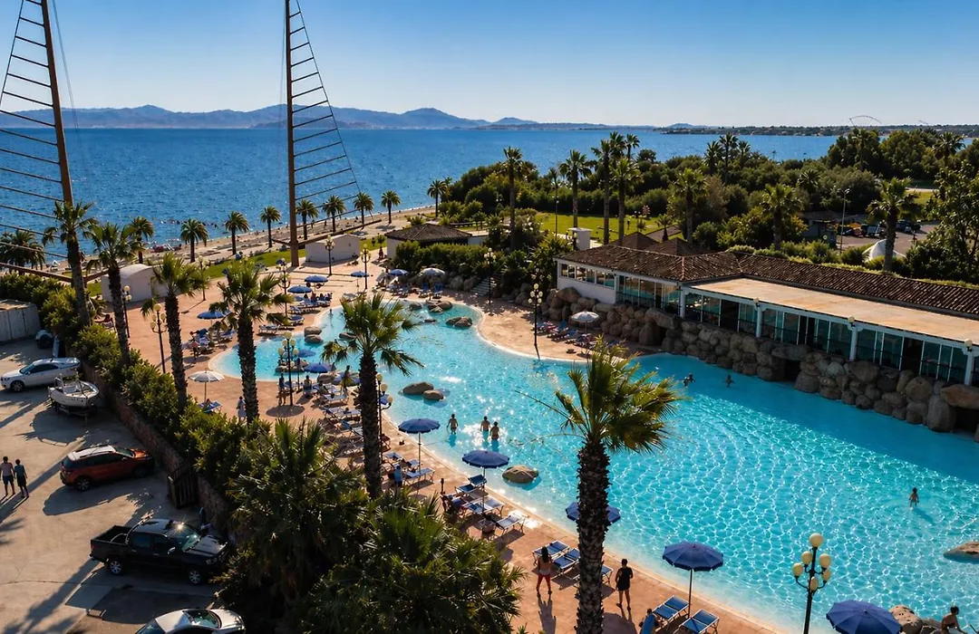 Phi Hotel Sighientu-1