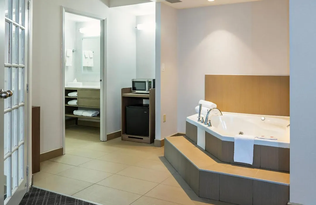 Comfort Inn & Suites Barrie - Highway 400-1