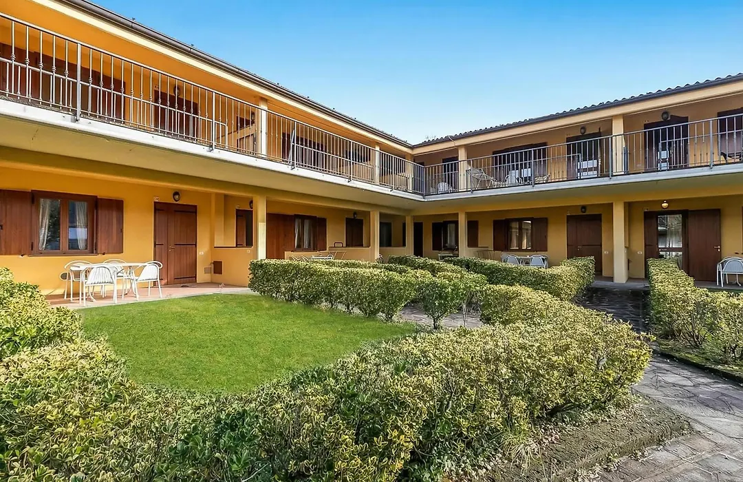 Residence La Perla With Shared Pool-1