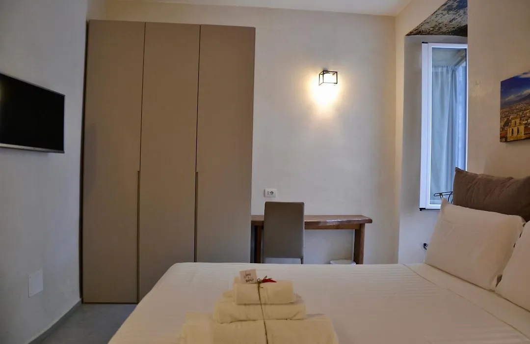 B&B Vicoli Di Napoli-1