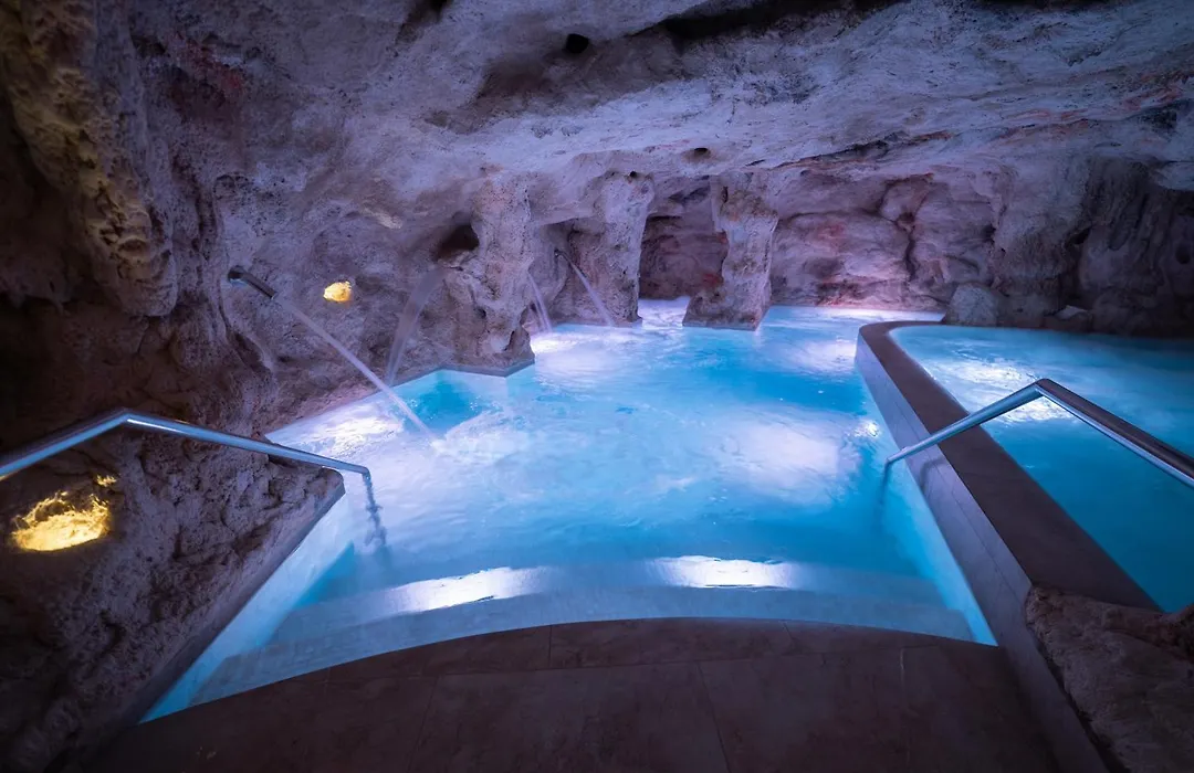 Gran Hotel Balneario De Puente Viesgo-1