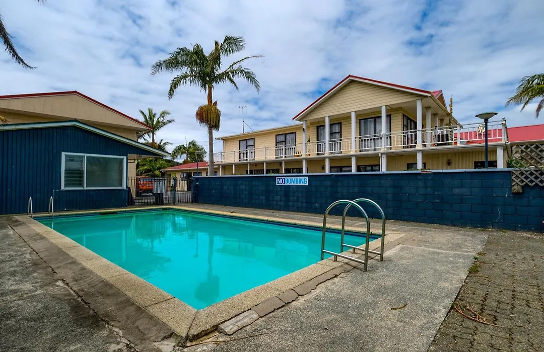 Wayfarer Motel-1