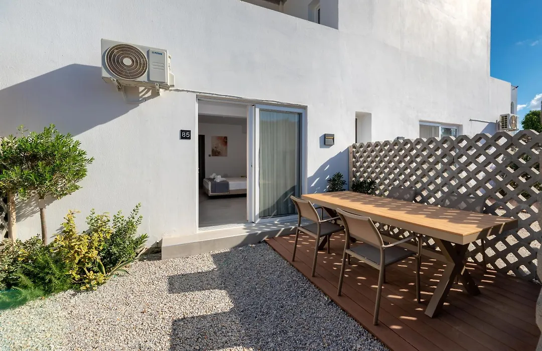 Nikos Hotel-1