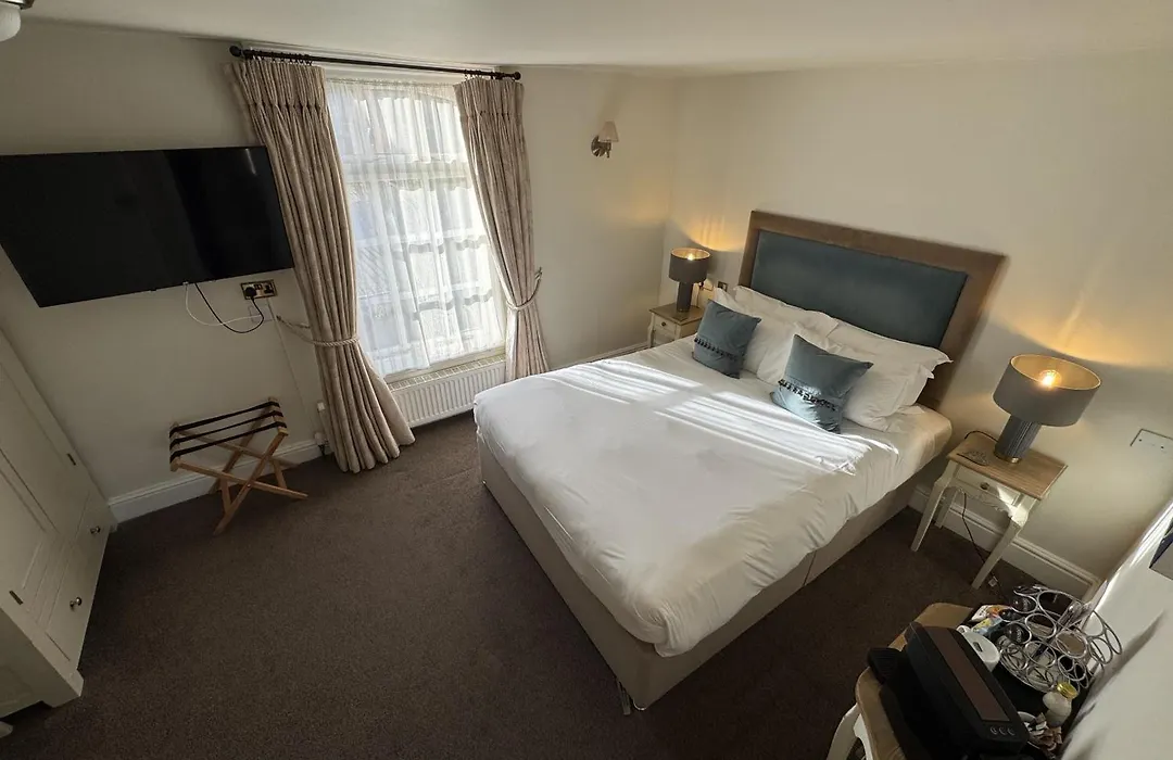 The Old Fourpenny Shop Hotel-1