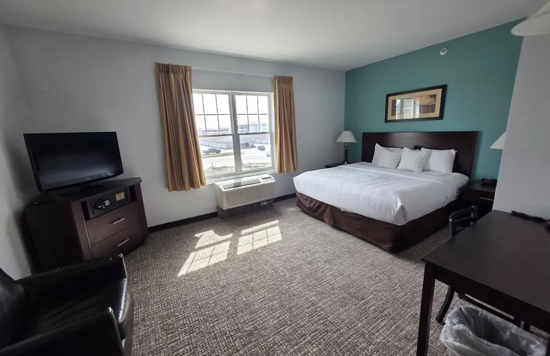 Mainstay Suites Minot-1