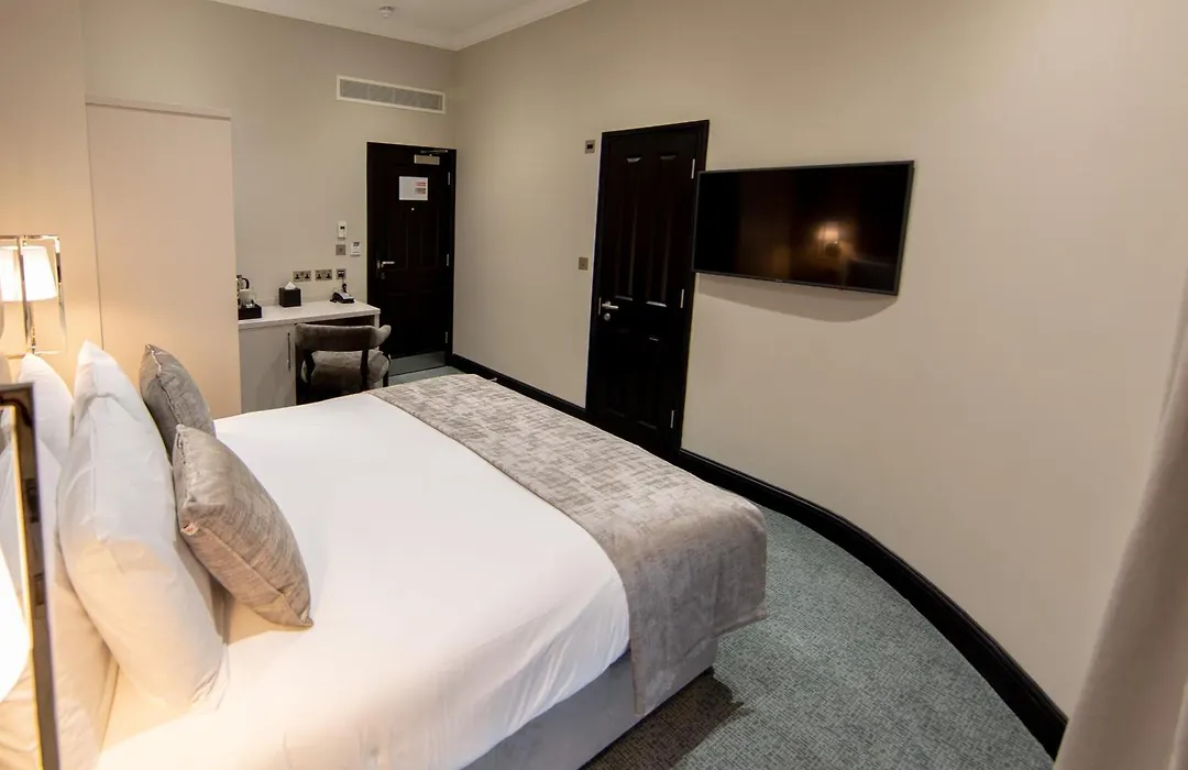 The Crescent Hyde Park-1