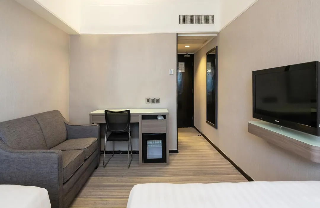 Panda Hotel-1