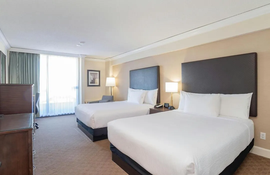 Sandman Signature Vancouver Airport Hotel & Resort-1