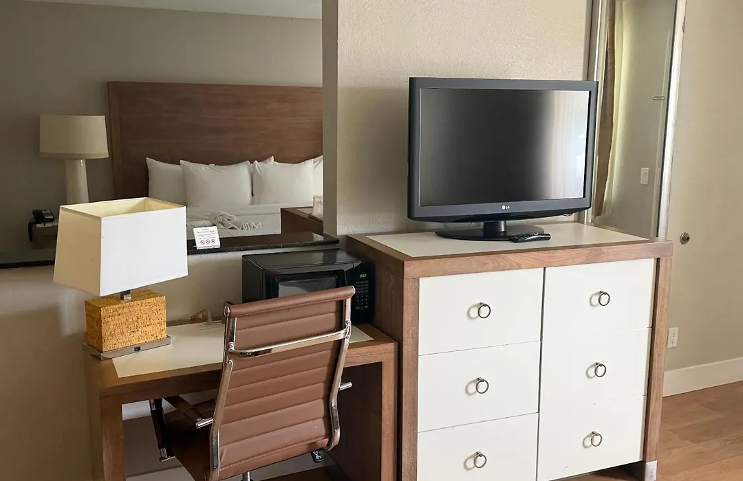 Quality Inn & Suites By The Parks-1