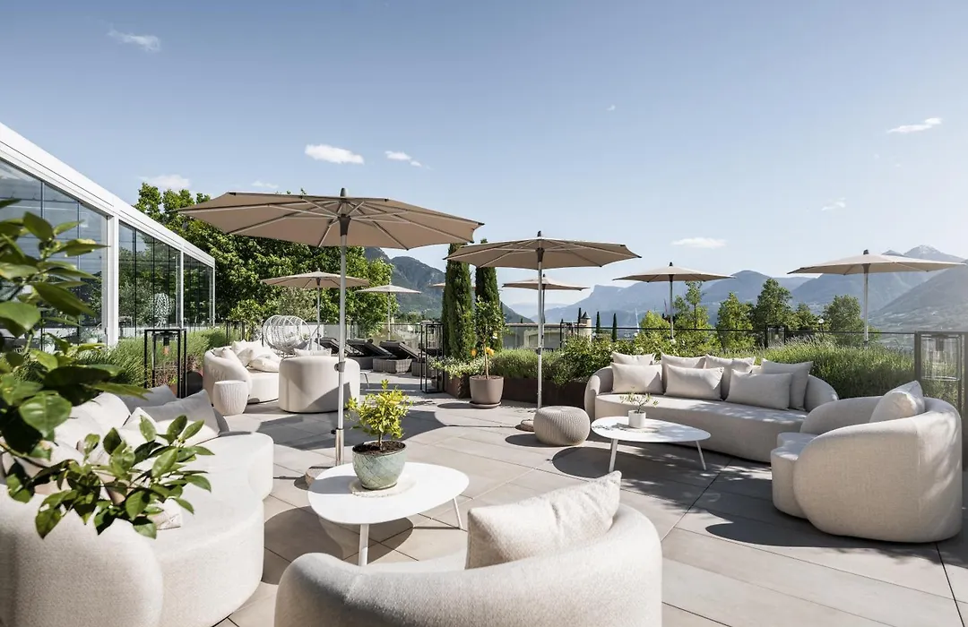 Small & Beautiful Hotel Gnaid-1
