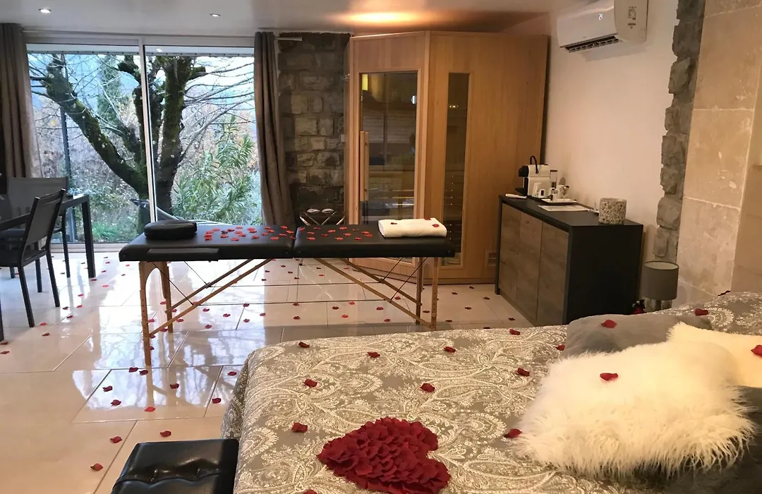 Love Room Villa Charlene-1
