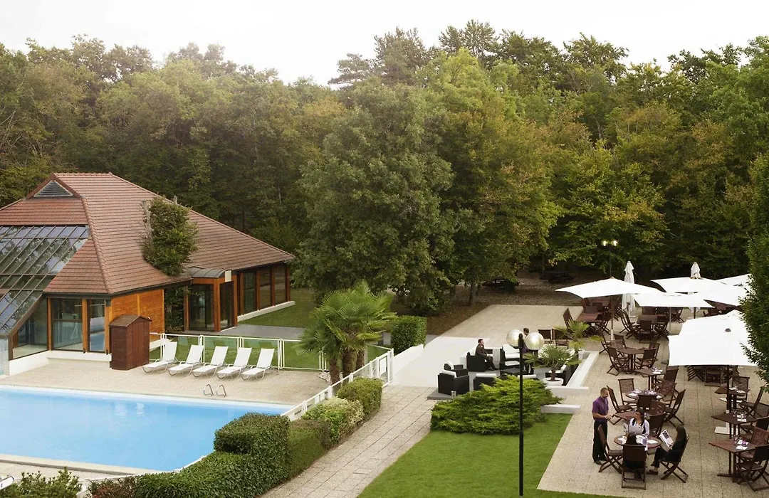 Novotel Fontainebleau Ury-1