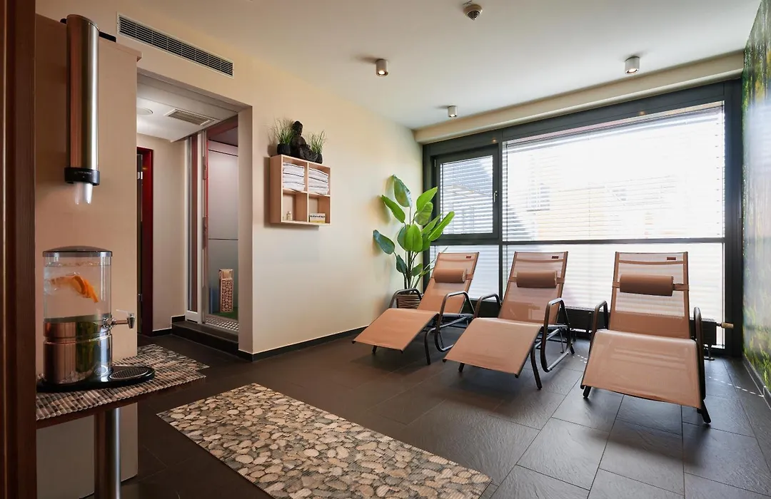 Novina Hotel Tillypark-1