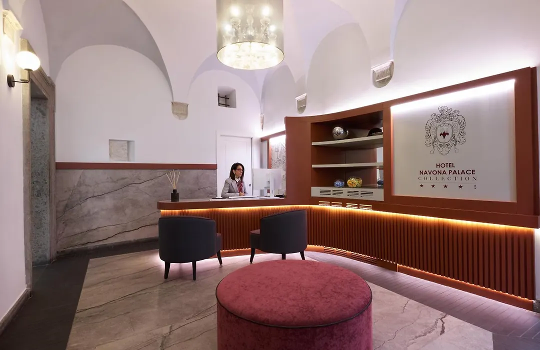 Navona Palace Luxury Inn-1