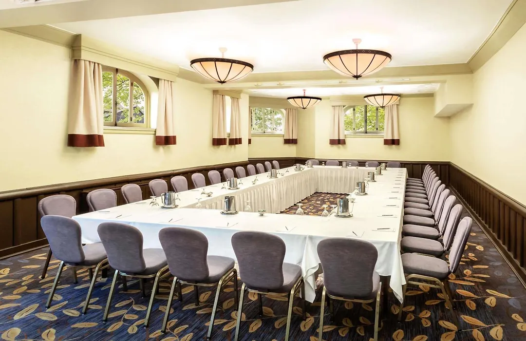 Fairmont Le Chateau Montebello-1