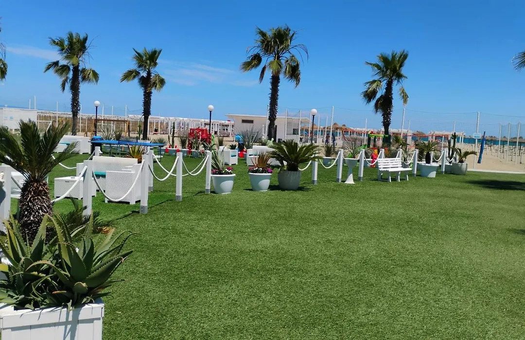Aurora Beach & Suite-1
