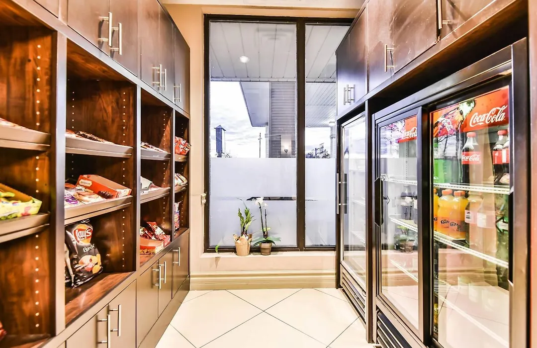 Comfort Inn & Suites Ambassador Bridge-1