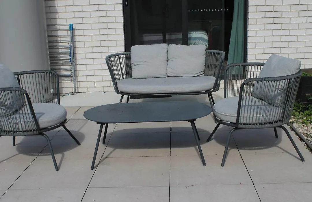 Spacious Modern Acreage Getaway- Close To Shopping Mall-1