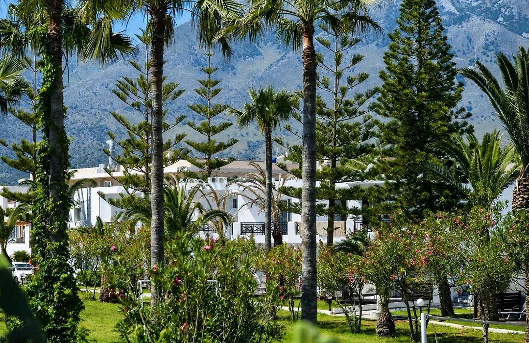 Happy Days Beach Hotel-1