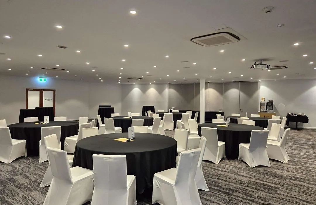 Mercure Canberra-1