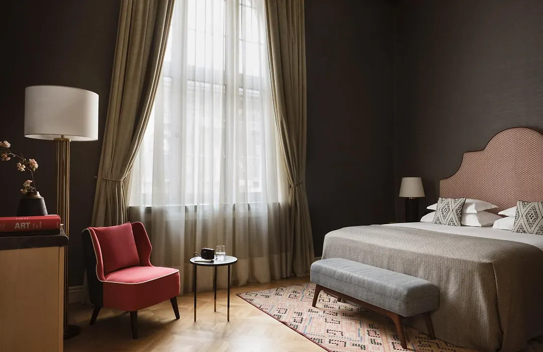 Hotel Capital-1