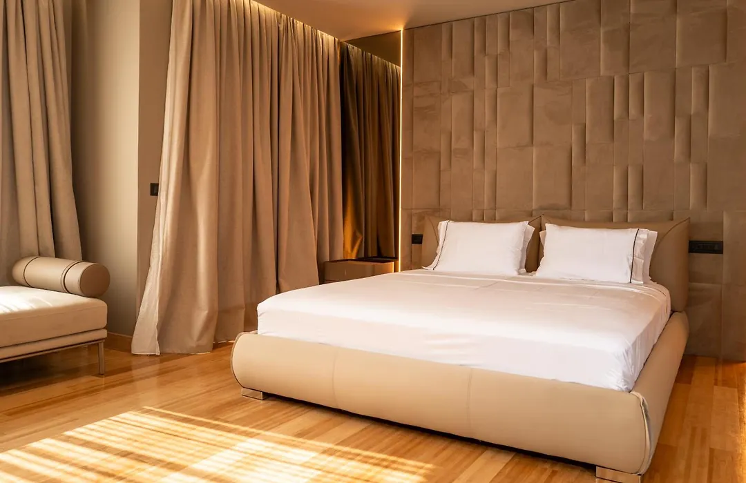 Kraal Hotel Vlore-1