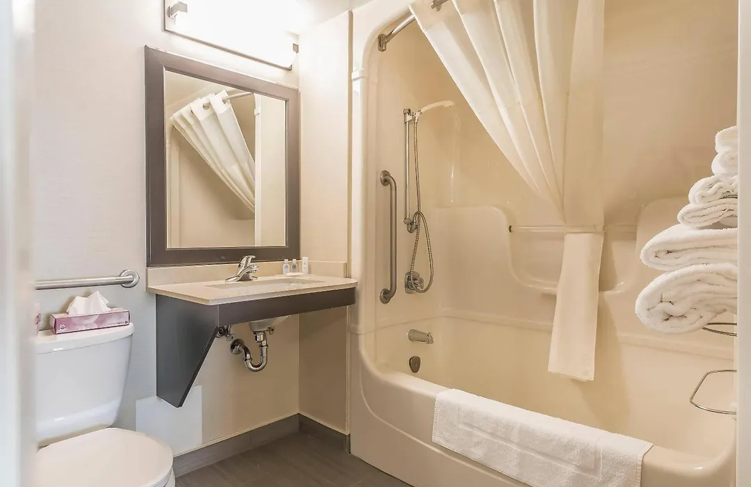 Comfort Inn Trenton-1