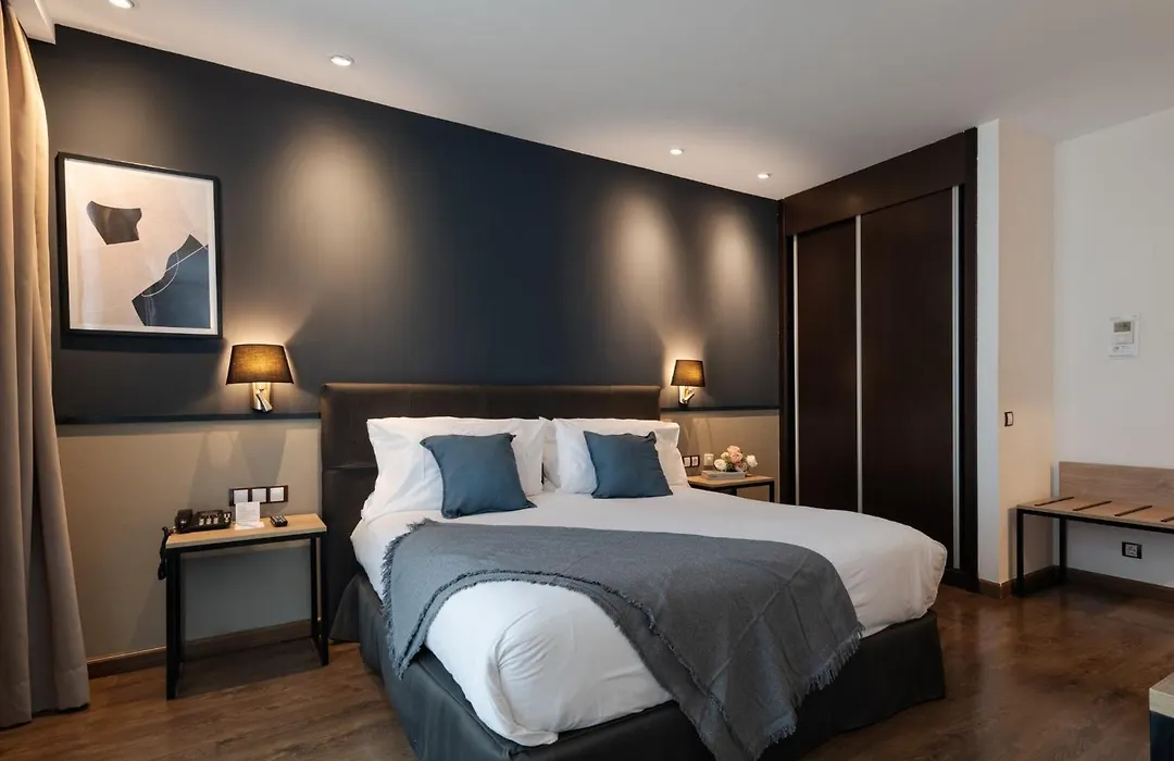 Hotel Crowne Plaza Madrid Airport-1