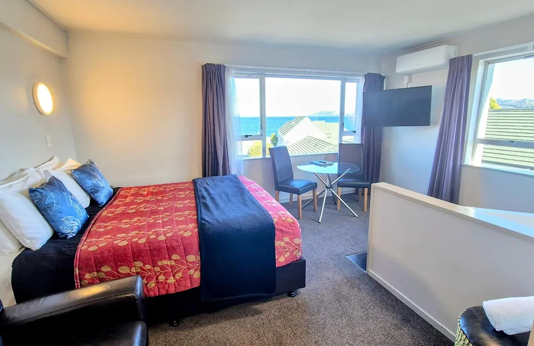 Absolute Lake View Motel-1