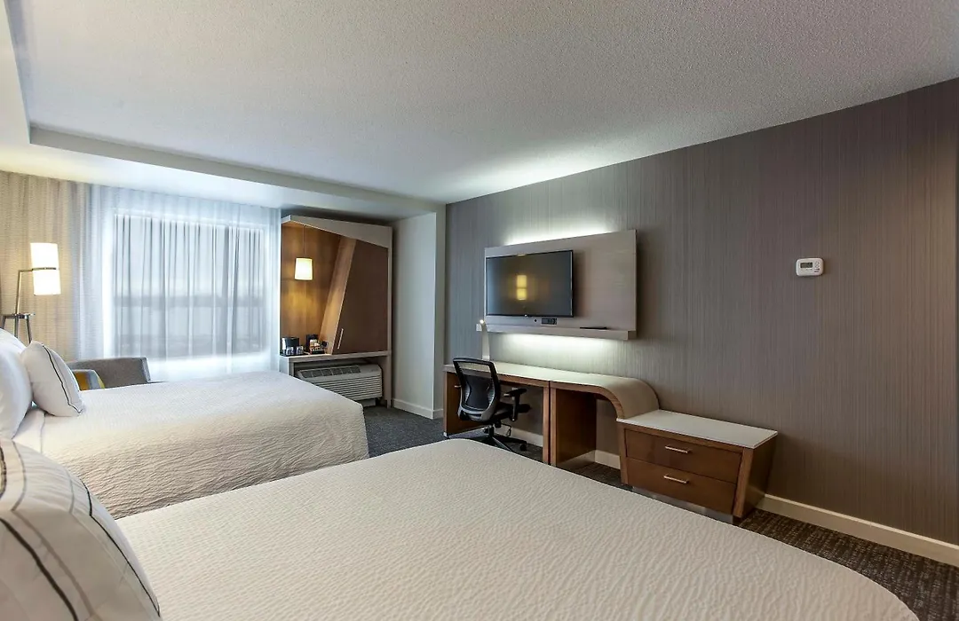 Courtyard By Marriott Montreal West Island/Baie D'Urfe-1