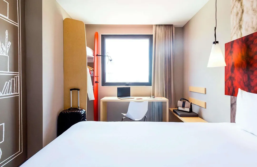 Ibis Tijuana-1
