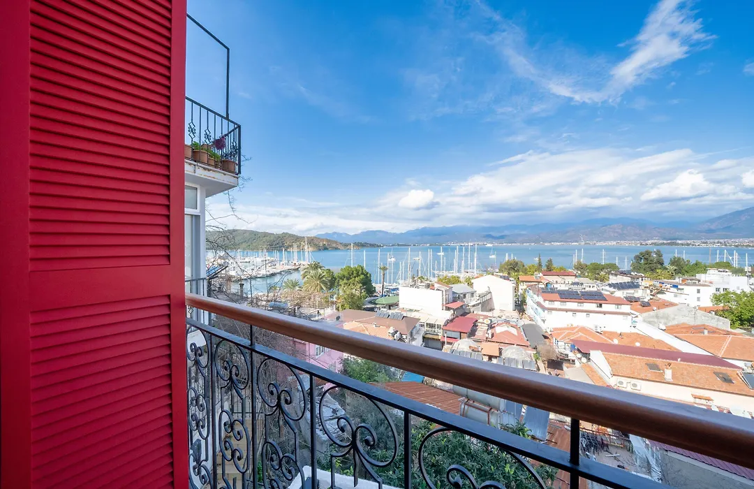 Reddoors Suites Sea View-1