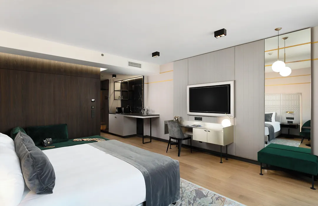 Emerald Hotel By Continental Group-1