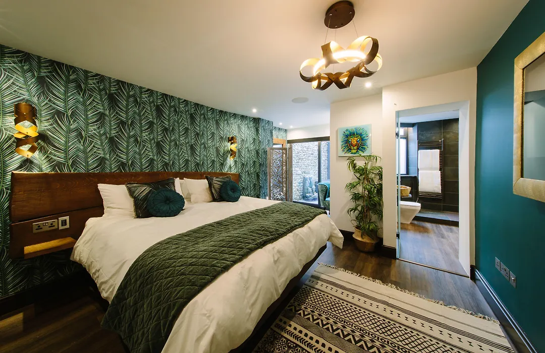Absoluxe Suites-1