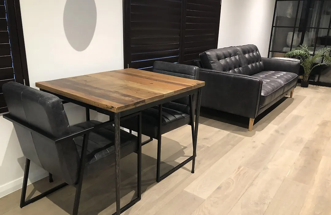 Timber Door Luxury Accommodation Geelong-1